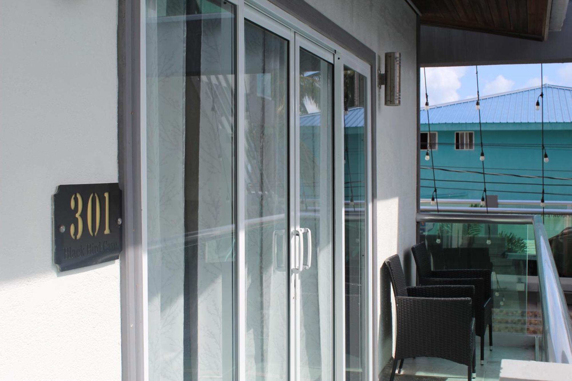 Barefoot Caye Caulker Hotel エクステリア 写真