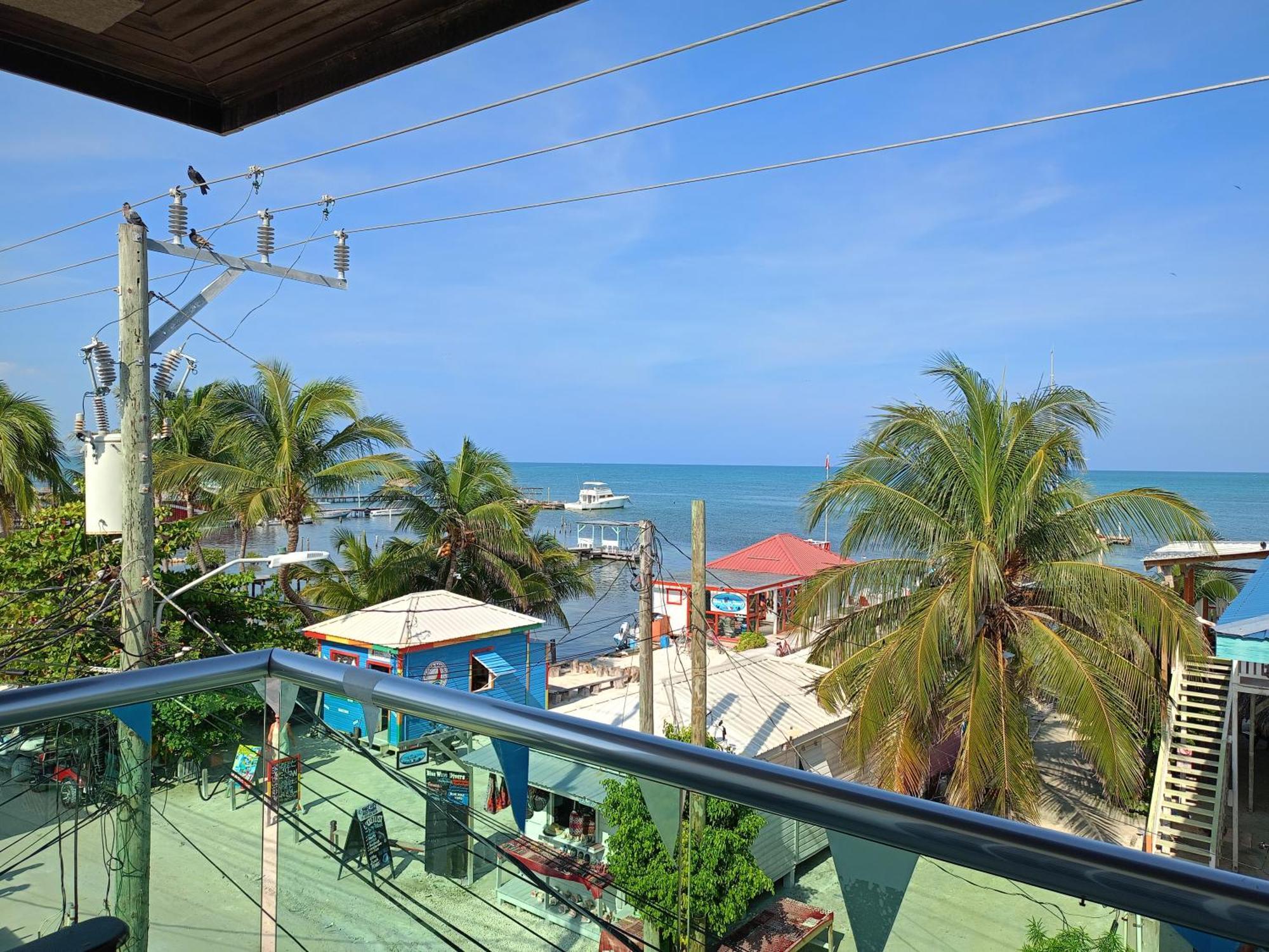 Barefoot Caye Caulker Hotel エクステリア 写真