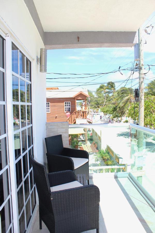Barefoot Caye Caulker Hotel エクステリア 写真