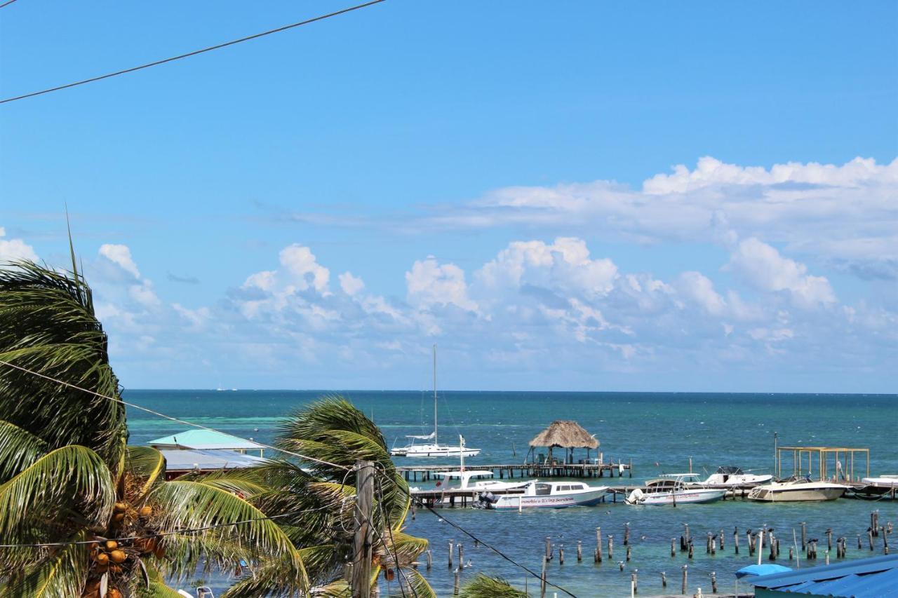 Barefoot Caye Caulker Hotel エクステリア 写真